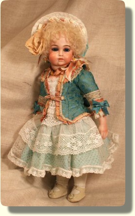 17 inch Circle Dot Bru in Blue Dress