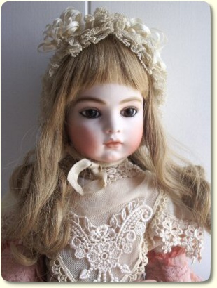 Bru Jne 11 with brown eyes